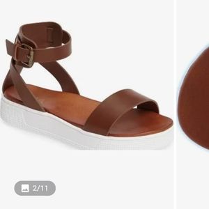 Mia womens Ellen sandal brown size 6 platform never been worn